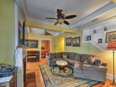 St. Petersburg Home 933750