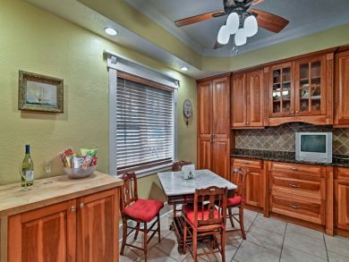 St. Petersburg Home 933750