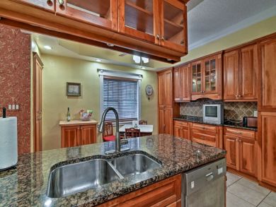 St. Petersburg Home 933750