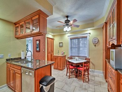 St. Petersburg Home 933750