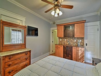 St. Petersburg Home 933750