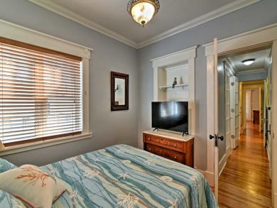 St. Petersburg Home 933750