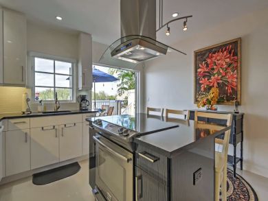 Hollywood Home 933793