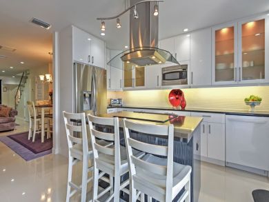 Hollywood Home 933793