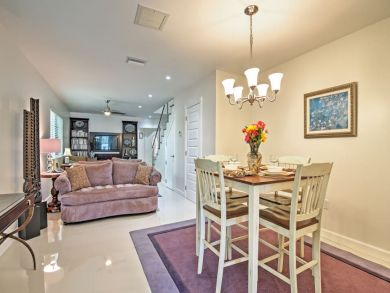 Hollywood Home 933793