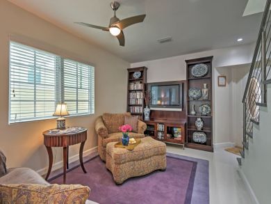 Hollywood Home 933793