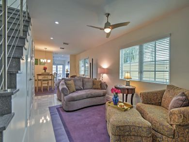 Hollywood Home 933793