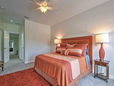 Hollywood Home 933793