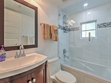 Hollywood Home 933793