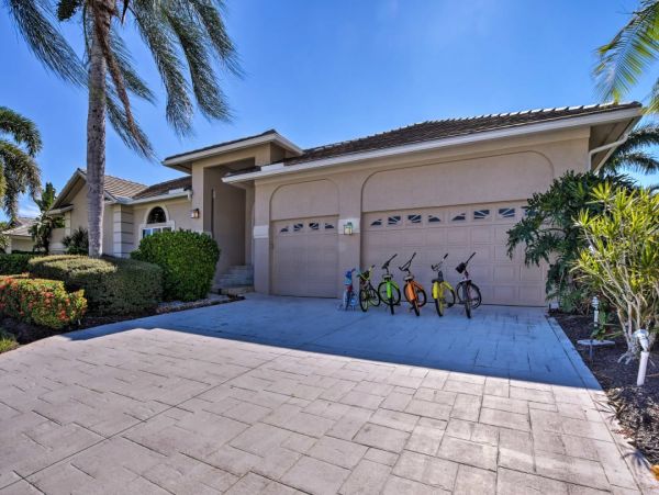 Marco Island Canal Front Home Pool Spa Dock & Walk to Beach