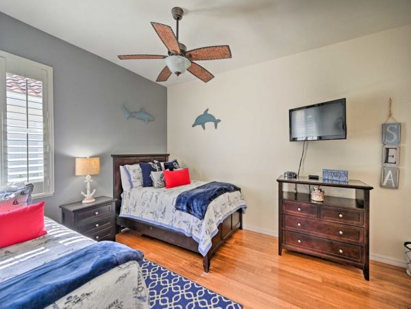 Marco Island Canal Front Home Pool Spa Dock & Walk to Beach