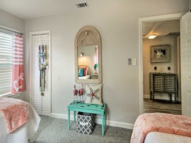 St. Petersburg Home 933860