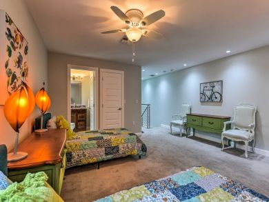 Hollywood Home 933867 Hollywood Home 933867
