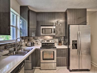 Hollywood Home 933870