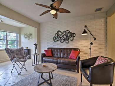 Hollywood Home 933870