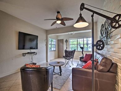 Hollywood Home 933870