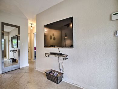 Hollywood Home 933870