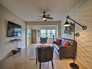Hollywood Home 933870