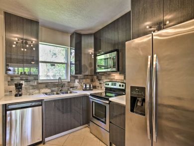 Hollywood Home 933870