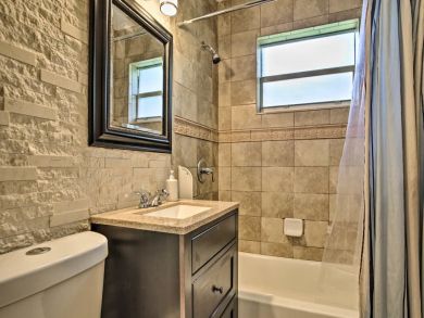 Hollywood Home 933870