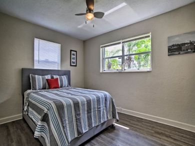 Hollywood Home 933870