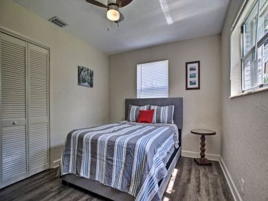 Hollywood Home 933870