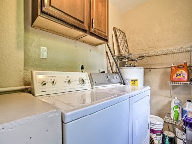 Hollywood Home 933870