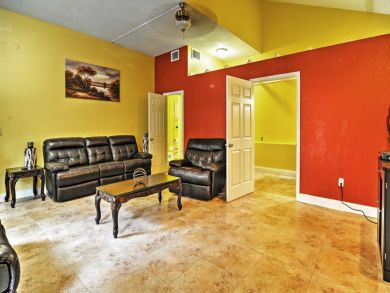 St. Petersburg Home 933872