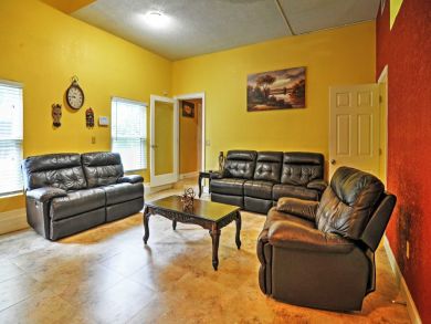 St. Petersburg Home 933872