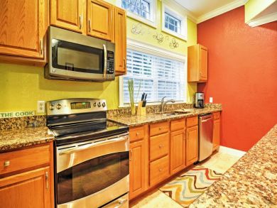 St. Petersburg Home 933872