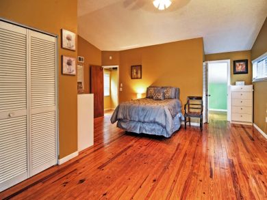 St. Petersburg Home 933872