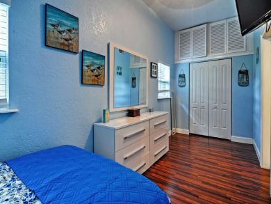 St. Petersburg Home 933872