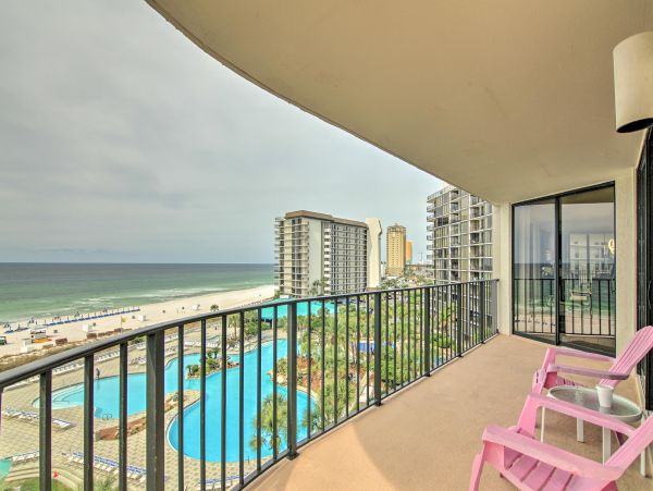 Contemporary Chic Beachfront Condo Three bedroom