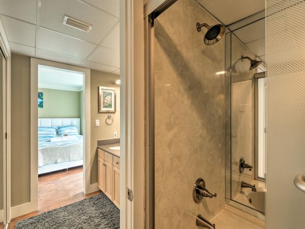 Contemporary Chic Beachfront Condo Three bedroom