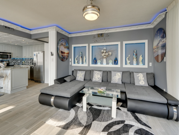 Contemporary Chic Beachfront Condo Three bedroom
