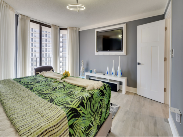 Contemporary Chic Beachfront Condo Three bedroom