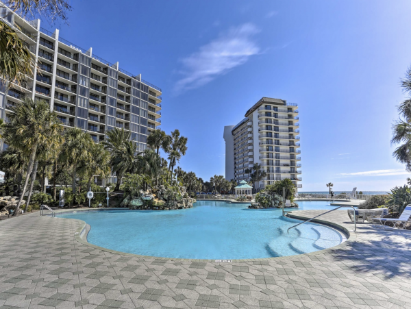Contemporary Chic Beachfront Condo Three bedroom