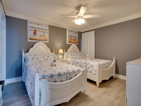 Contemporary Chic Beachfront Condo Three bedroom