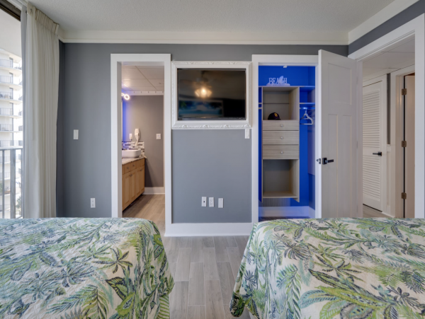 Contemporary Chic Beachfront Condo Three bedroom
