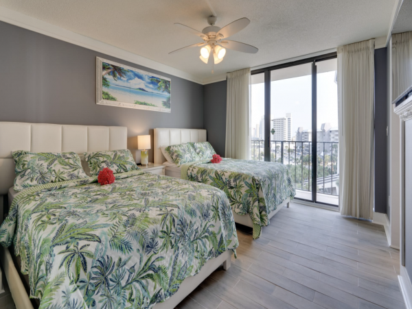 Contemporary Chic Beachfront Condo Three bedroom