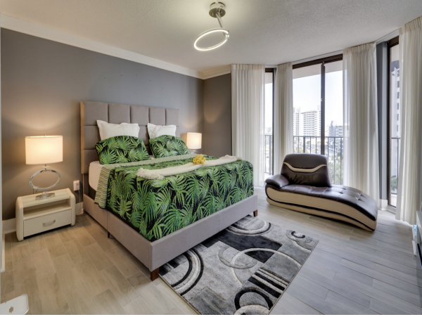 Contemporary Chic Beachfront Condo Three bedroom