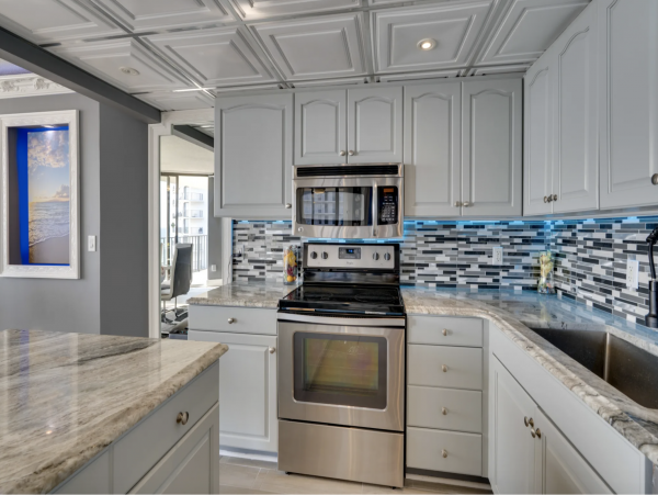 Contemporary Chic Beachfront Condo Three bedroom