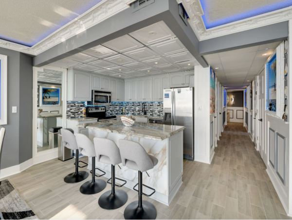 Contemporary Chic Beachfront Condo Three bedroom