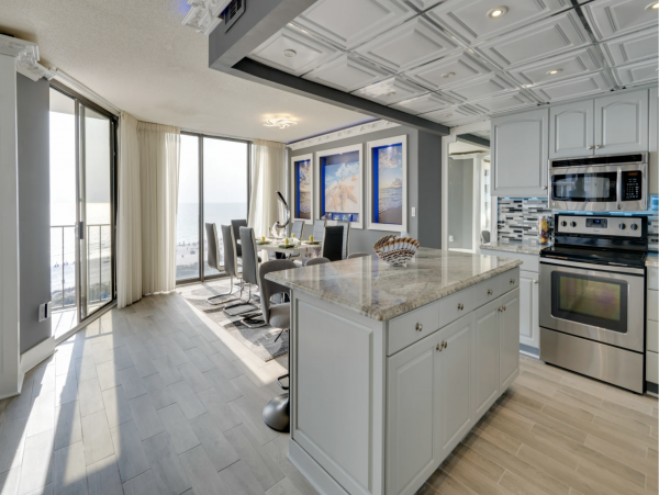 Contemporary Chic Beachfront Condo Three bedroom