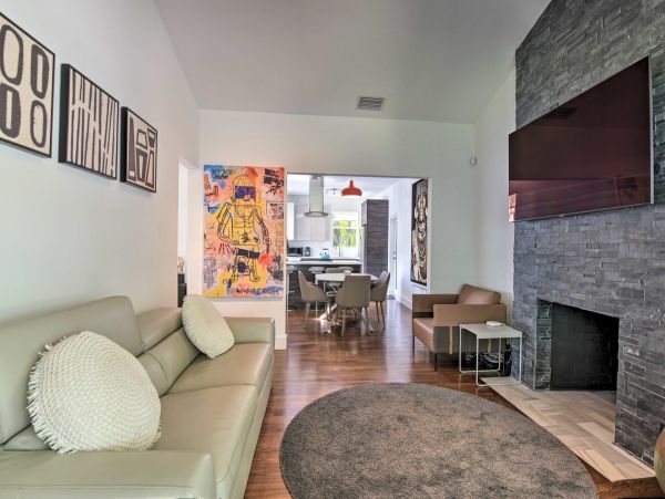 Luxury 2 Bedroom Vacation Pool Home in Biscayne Park