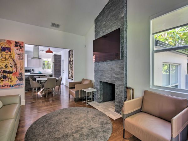 Luxury 2 Bedroom Vacation Pool Home in Biscayne Park