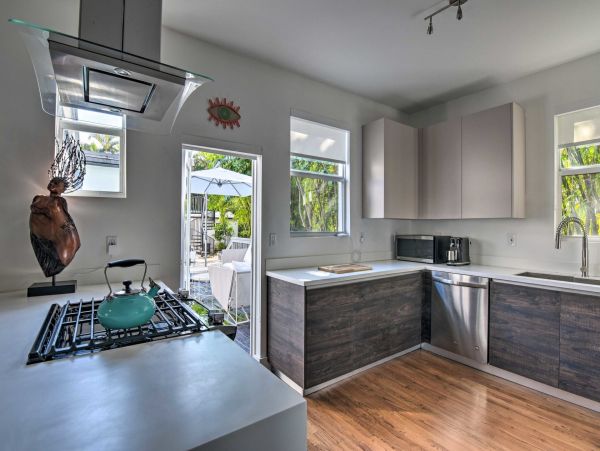 Luxury 2 Bedroom Vacation Pool Home in Biscayne Park