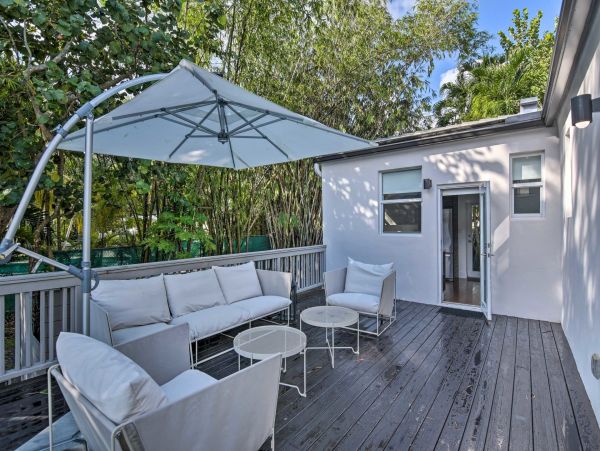 Luxury 2 Bedroom Vacation Pool Home in Biscayne Park