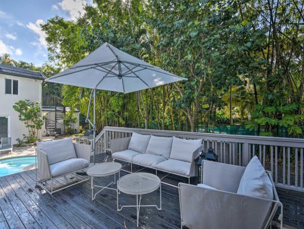 Luxury 2 Bedroom Vacation Pool Home in Biscayne Park