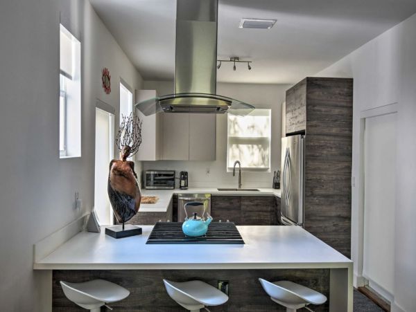 Luxury 2 Bedroom Vacation Pool Home in Biscayne Park